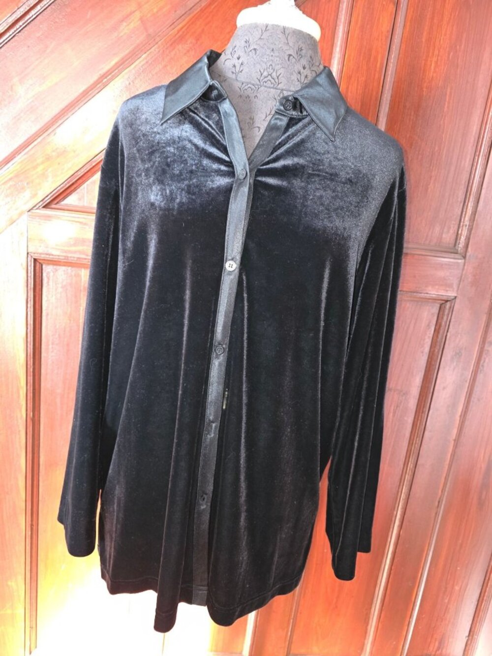 Talbots Black Velvet Button-Up Shirt With Satin Trim Collar Long Sleeve XL